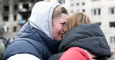 "Na wojnie bardziej niebezpieczne jest bycie kobietą niż żołnierzem". Dziennikarka wymienia powody
