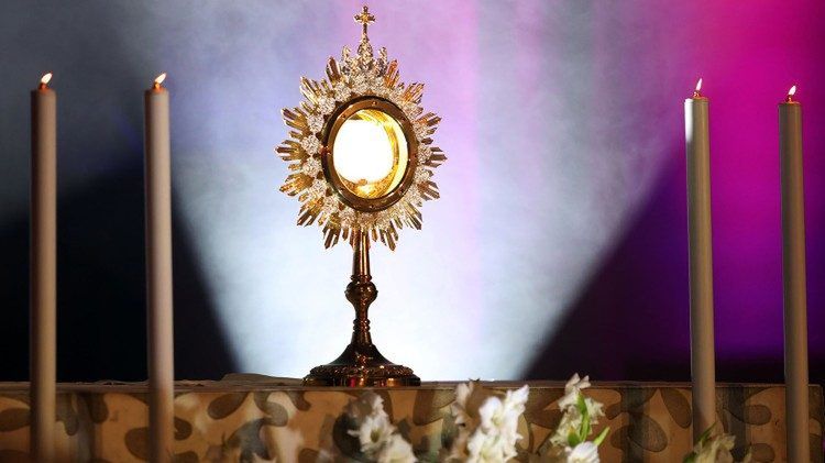 Adoracja Eucharystyczna zwiększa liczbę powołań w USA