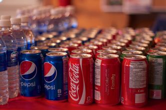 Amerykanie już nie kochają Coca-Coli? Częściej wybierają wodę