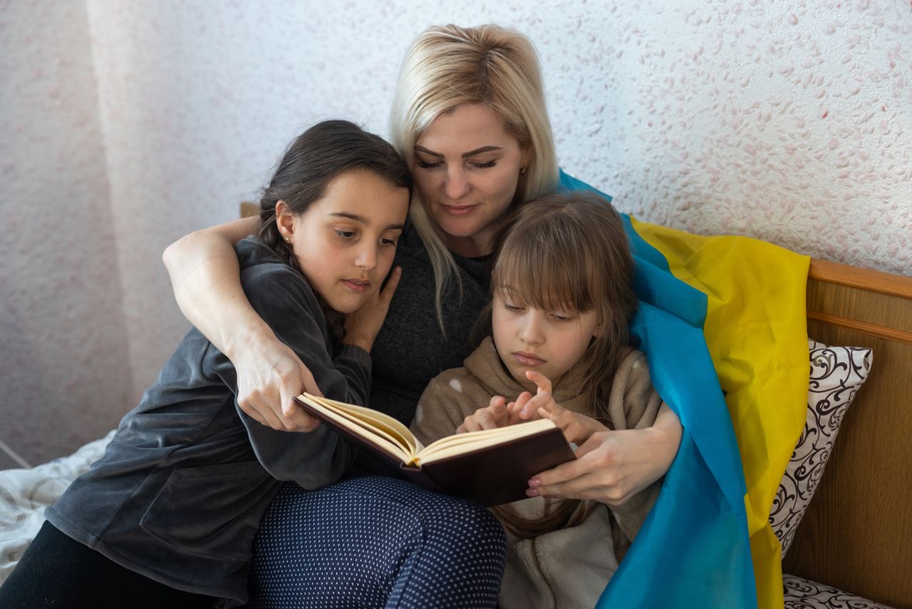 Opieka na dziecko zdrowe i chore – komu i kiedy przysługuje?