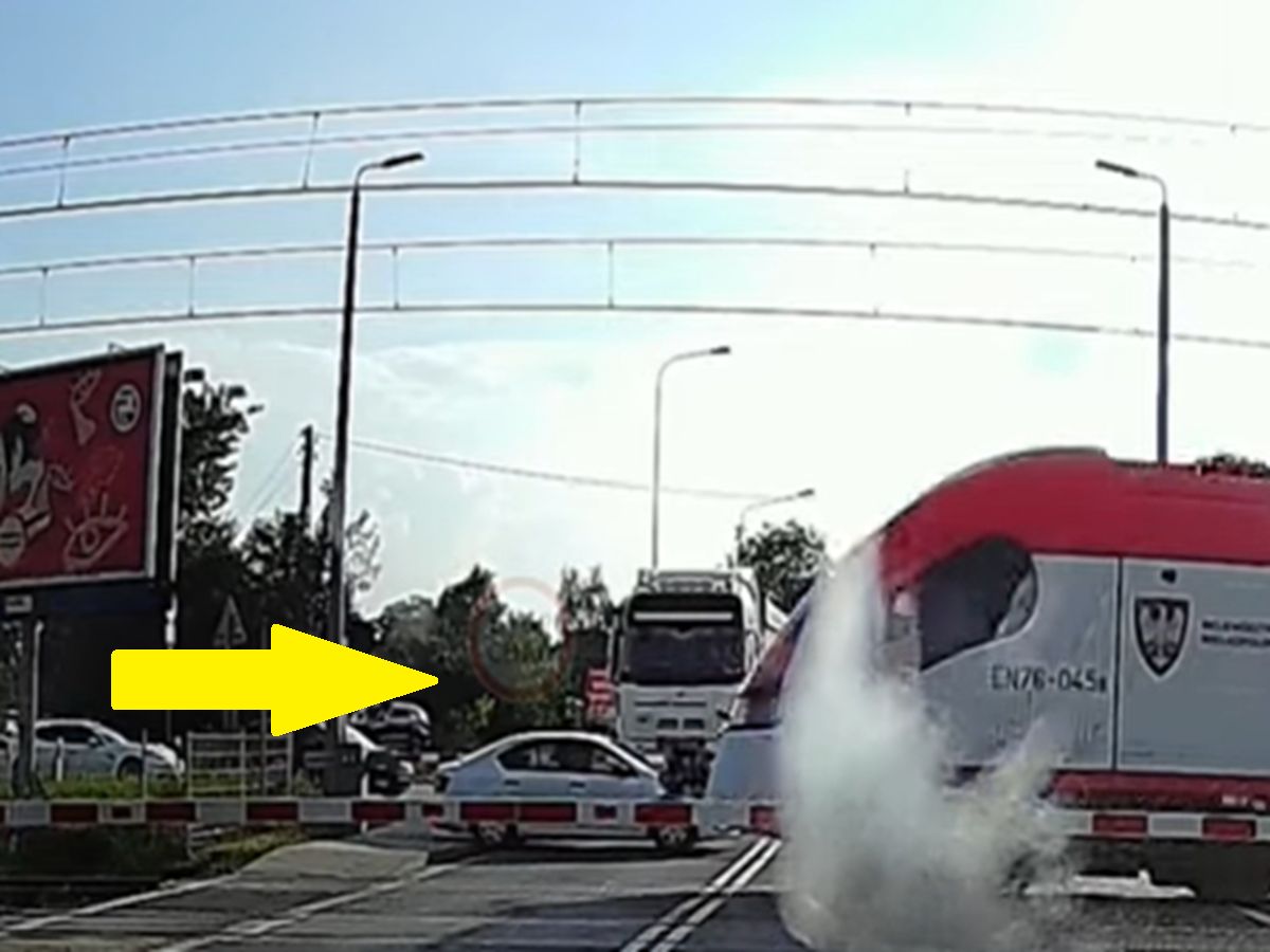 Chwile grozy na przejeździe kolejowym. Nagle opuściły się rogatki