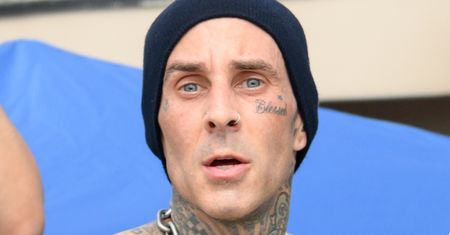 Travis Barker przerywa milczenie po tym, jak trafił do szpitala w KRYTYCZNYM STANIE. Zdradził, jak się czuje