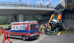 Warszawa. Wypadek autobusu. Ratownik opowiada, co działo się na miejscu. "Mieli szczęście"
