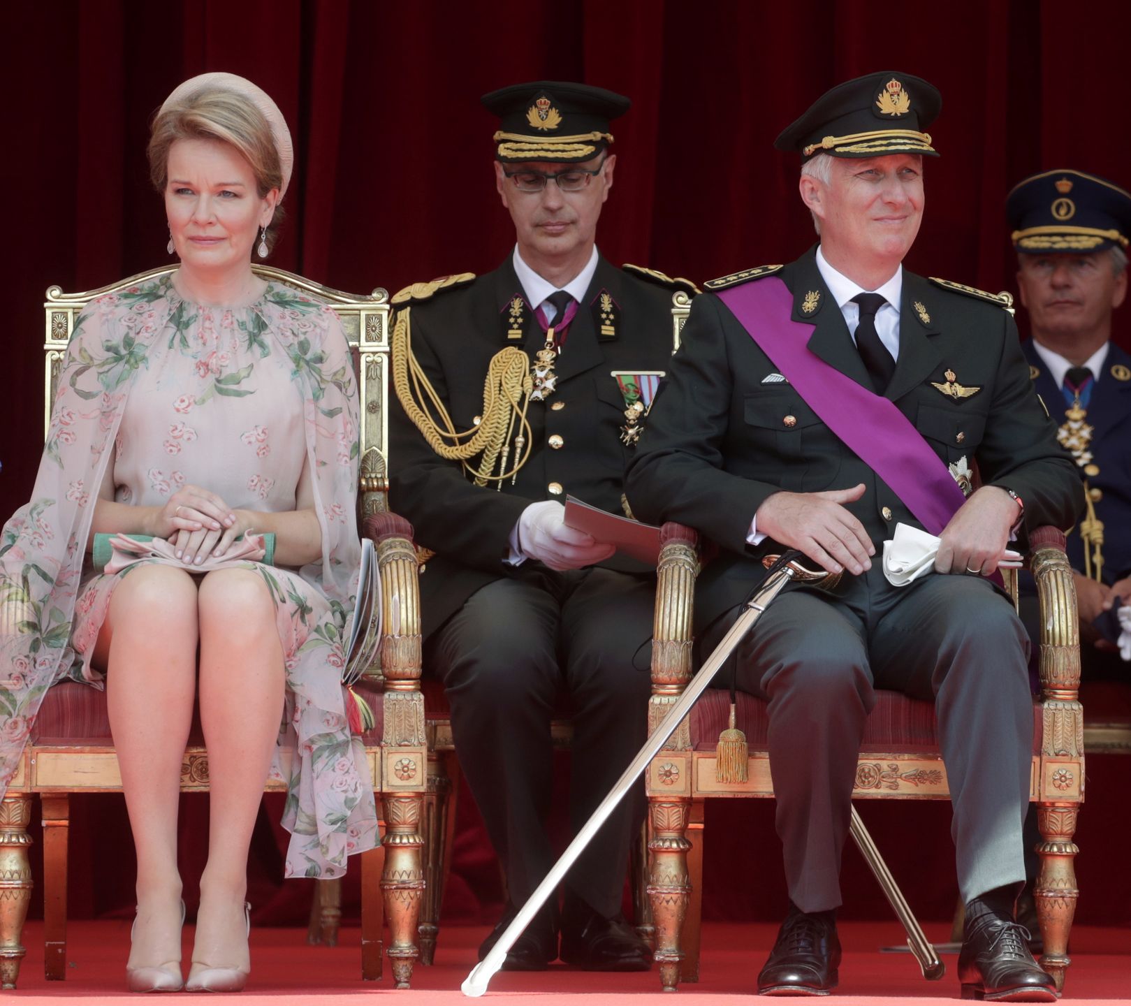 Królowa Matylda u boku króla Filipa I odbiera paradę