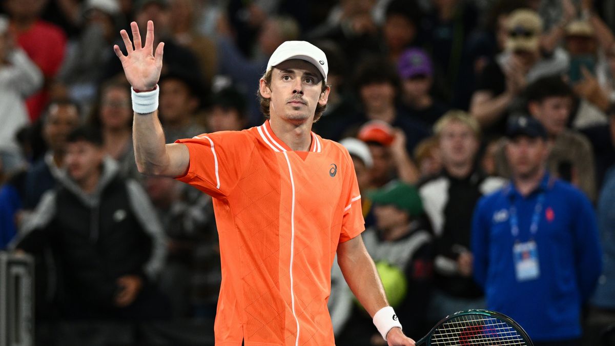 PAP/EPA / Joel Carrett / Na zdjęciu: Alex de Minaur