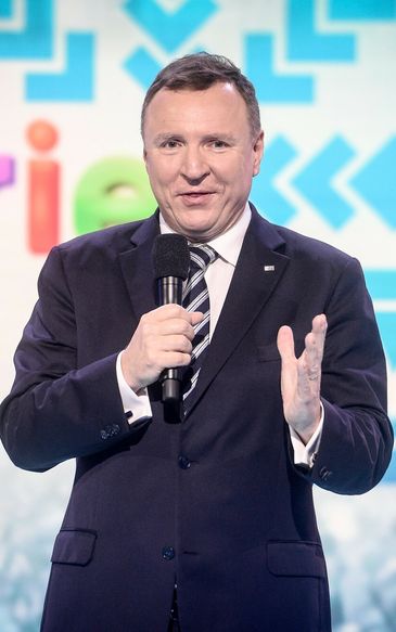 Jacek Kurski zarobił w TVP jako prezes ponad 2,7 mln zł? Tak twierdzi poseł Adam Szłapka