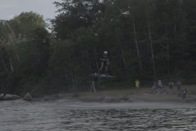 Film dnia. Rekord Guinnessa pobity! 300 metrów na latającej desce! 1