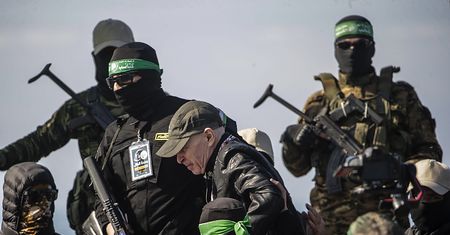 Izrael wypełnia zobowiązania. Autobusy dojechały do Ramallah