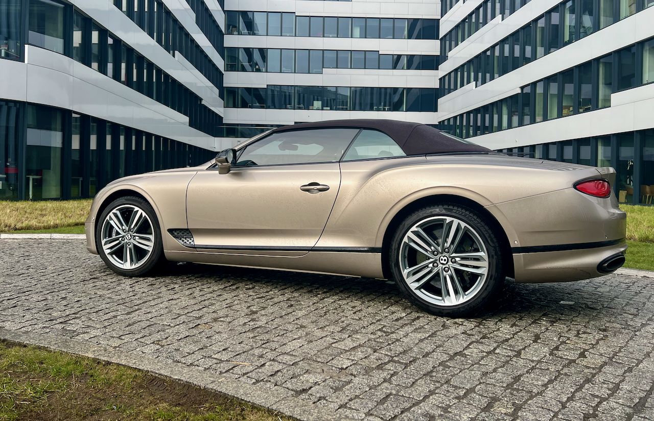 Złoty a skromny. To już prawie ostatni taki Bentley Continental GTC