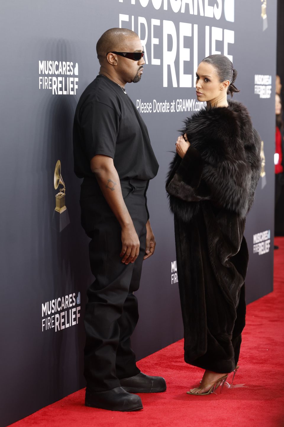 Grammy 2025. Kanye West i Bianca Censori