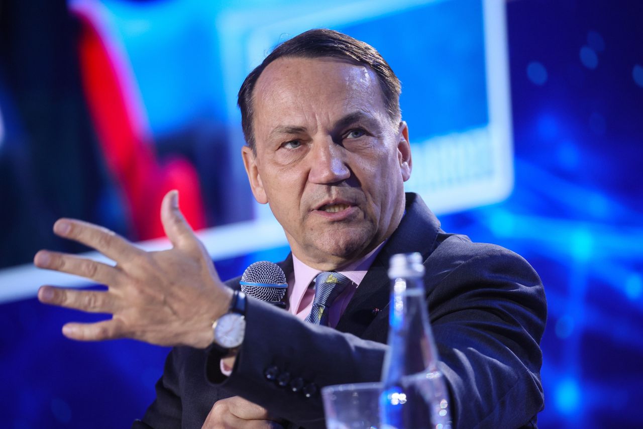 "Oszczerca, partacz i świr". Sikorski reaguje po decyzji sądu