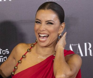 Eva Longoria postawiła na odważną kreację. Zachwyciła w czerwonej sukni z rozcięciem