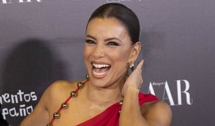 Eva Longoria postawiła na odważną kreację. Zachwyciła w czerwonej sukni z rozcięciem