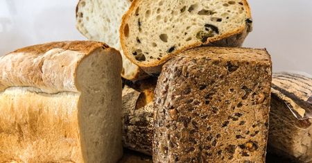 Przechowuj chleb w ten sposób podczas upałów. Dzięki temu nie spleśnieje