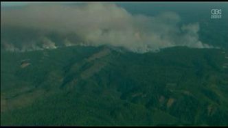Tysiące osób pomaga ugasić ogromny pożar w Kalifornii