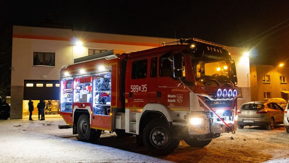 Rybnik. Strażacy z OSP Popielów pochwalili się nowym wozem.