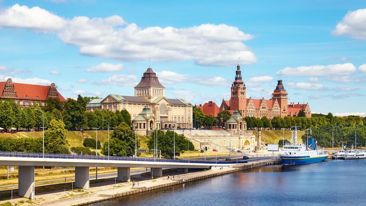 Szczecin waterfront with Chrobry Embankment.
Szczecin waterfront with Chrobry Embankment, Poland.
MBPROJEKT_Maciej_Bledowski