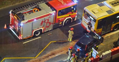 Warszawa: Uderzył w autobus na Grójeckiej bez prawa jazdy i pod wpływem narkotyków