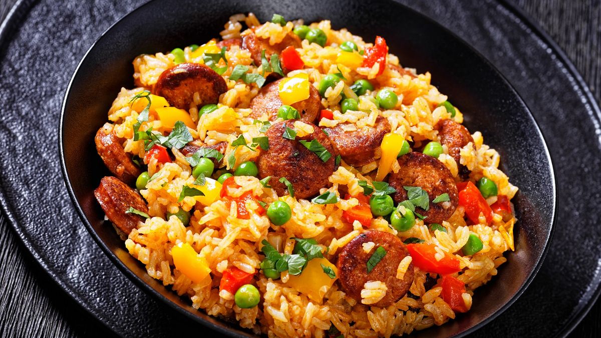 Wrzucam resztki z poprzedniego obiadu na patelnię i wbijam jajko. Smakuje jak z restauracji