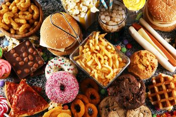 Inne kraje zakazują, w Polsce wciąż są dodawane do jedzenia. Prosta droga do cukrzycy i chorób serca