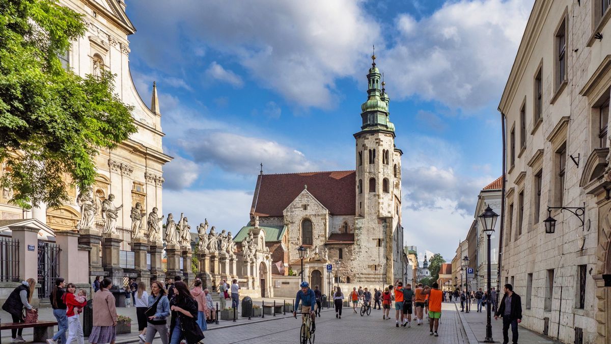 Jerzy Ochoski
architektura, droga kr�lewska, krak�w, ma�opolska, podr�e, podr�e, sezon turystyczny, stare miasto, trakt kr�lewski, turystyka, wycieczki, zabytki, zwiedzanie