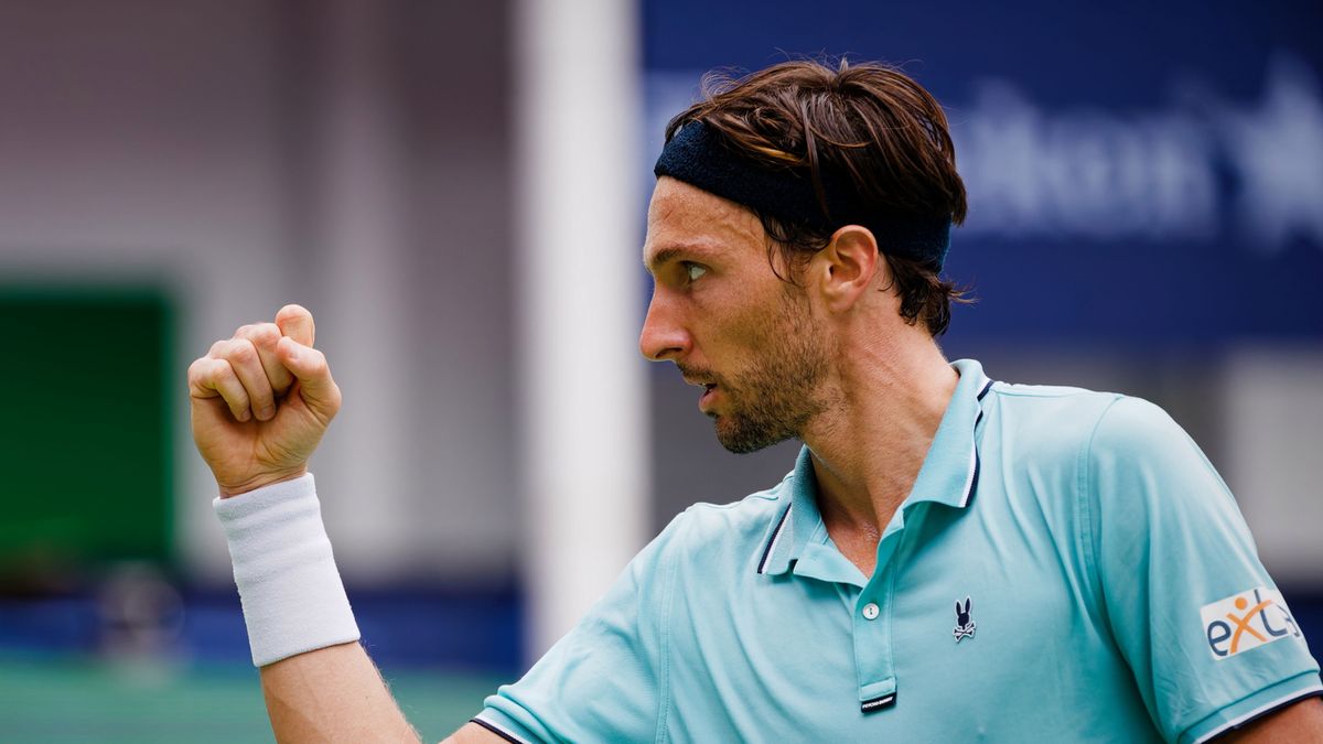 PAP/EPA / ALEX PLAVEVSKI / Na zdjęciu: Arthur Rinderknech