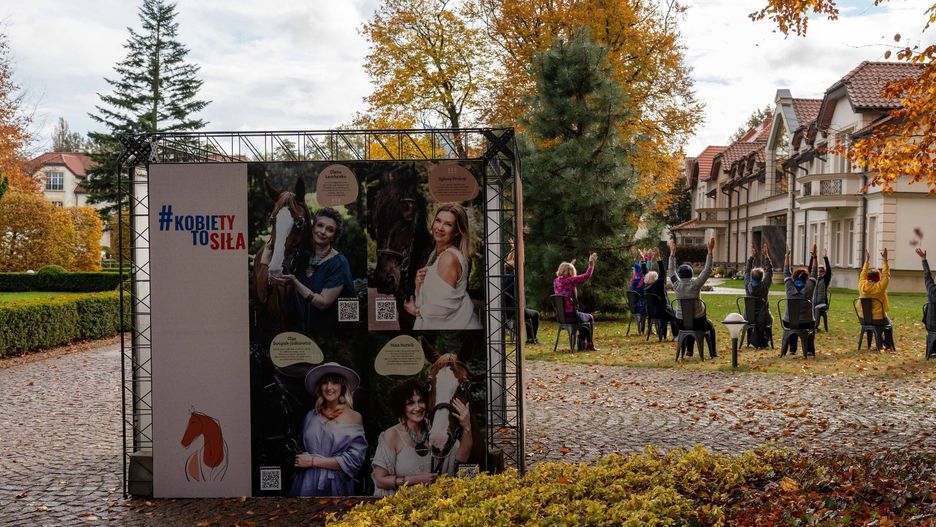 Październik to miesiąc kobiet. Wystawa przypomina, by żyć zdrowo i pamiętać o badaniach