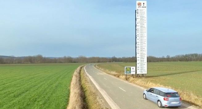 McDonald’s z ogromnym drogowskazem kpi z Burger Kinga (wideo)
