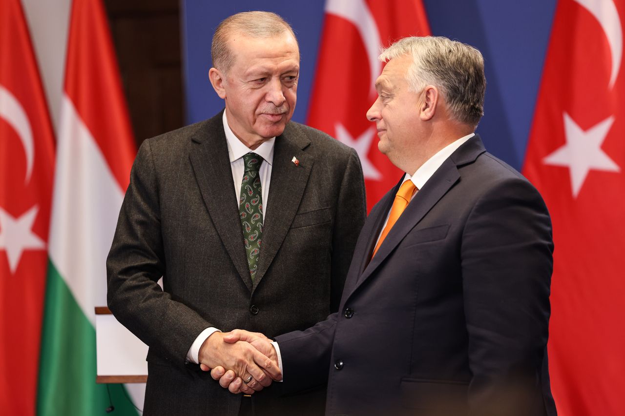 At the beginning of April, deliveries of Turkish natural gas to Hungary started. In the photo. Recep Tayyip Erdogan and Viktor Orban.