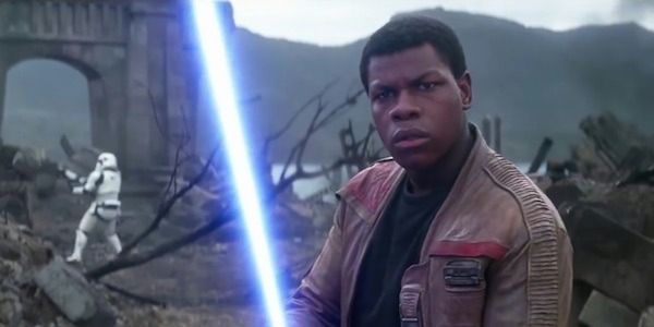 John Boyega łapie pokemony na planie "Gwiezdnych wojen"