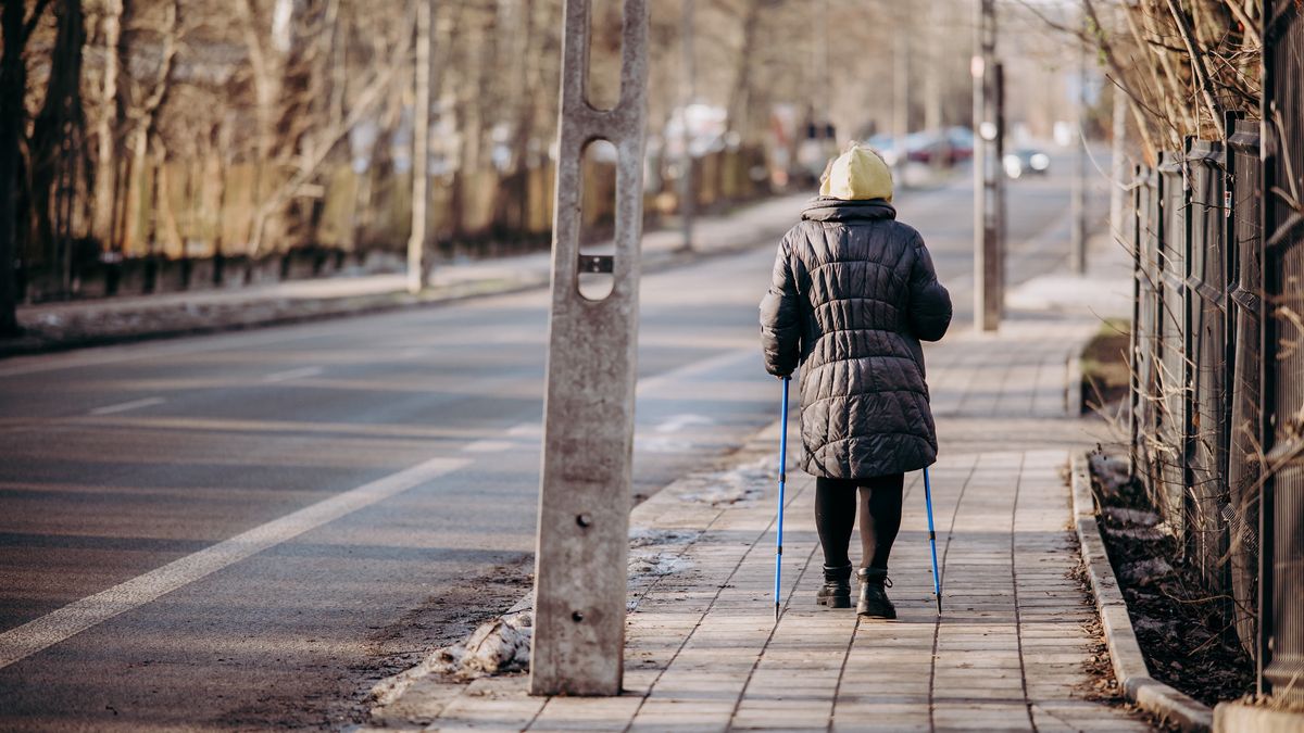 spacer, ludzie, park, ulica, zdrowie, chodnik, nogi, plecy, buty