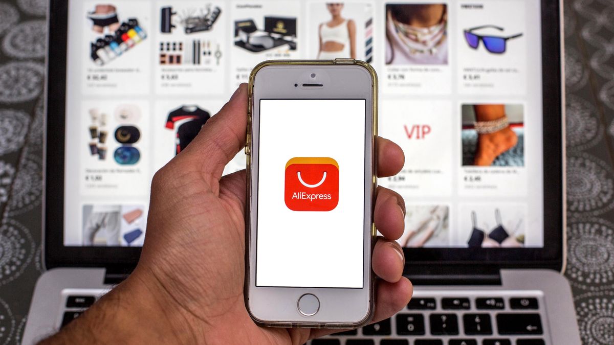 Jak unikąć konieczności dopłaty VAT-u do zakupów z AliExpress i innych chińskich platform?  (Photo Illustration by Thiago Prudencio/SOPA Images/LightRocket via Getty Images)