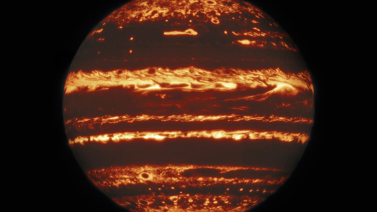 Burze na Jowiszu i pomarańczowa poświata planety na nowych zdjęciach 1
