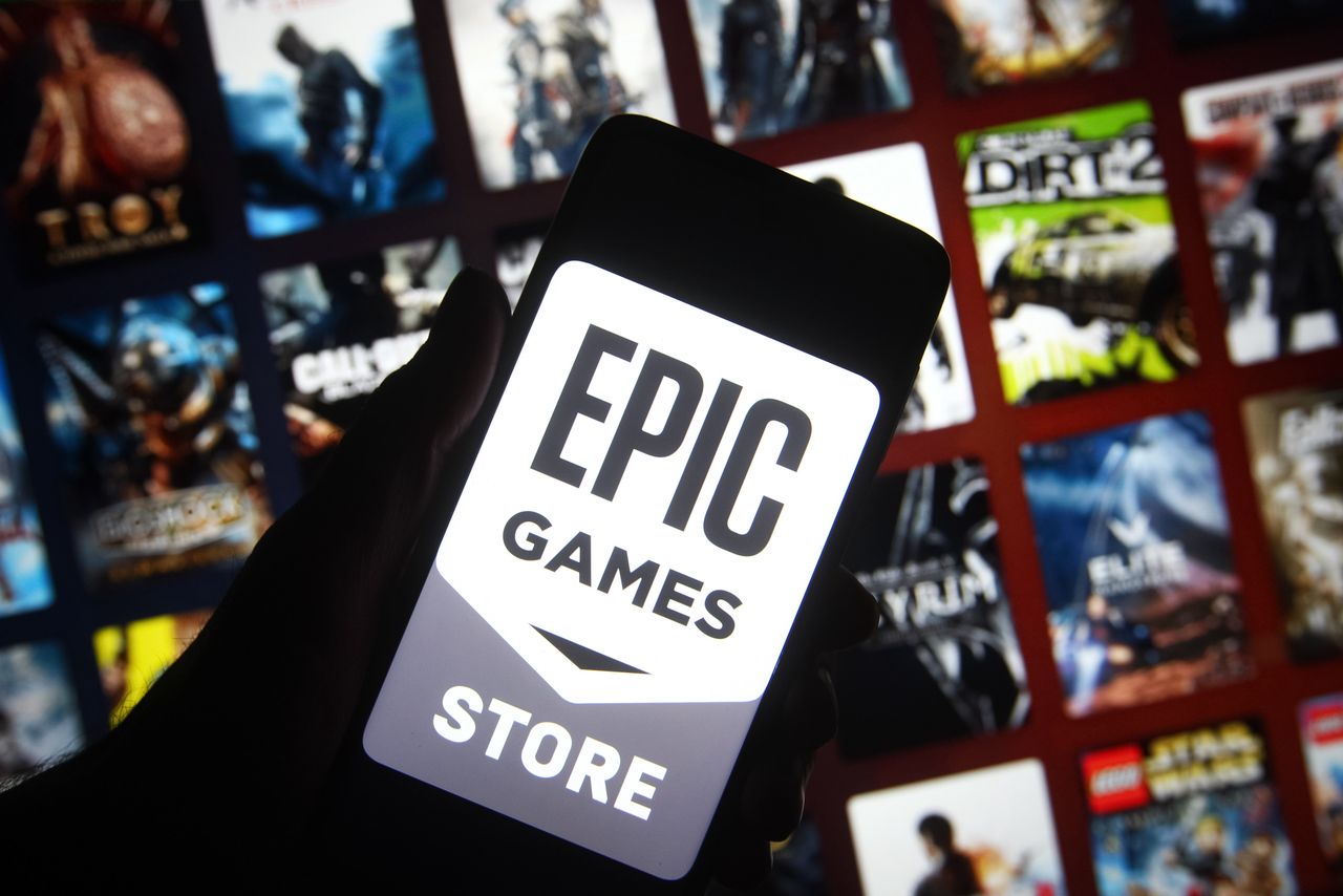 KIEV, UKRAINE - 2021/12/27: In this photo illustration, Epic Games logo of a video game and software developer is seen on a smartphone screen. (Photo Illustration by Pavlo Gonchar/SOPA Images/LightRocket via Getty Images)