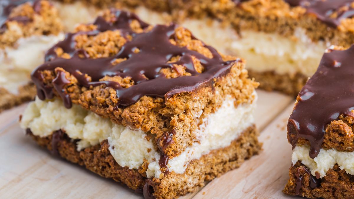 Prosty miodownik przekładam kremem budyniowym