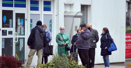 Godziny dla seniorów. Złość miesza się z zadowoleniem