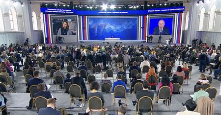 Władimir Putin spóźniony jak prawdziwa gwiazda. Wszyscy karnie czekali