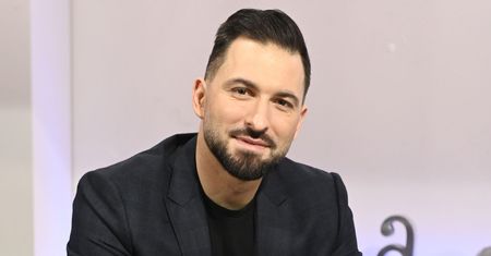 Rafał Maślak zaskoczył fryzurą. Ściął włosy "na zapałkę"