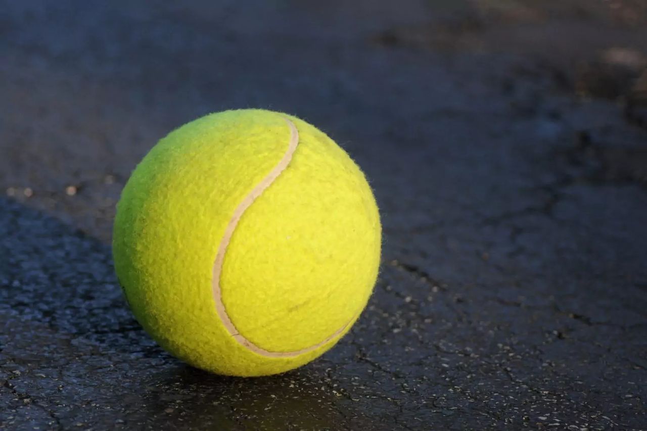 Tennis Ball for Long Flights, Photo-Unsplash.