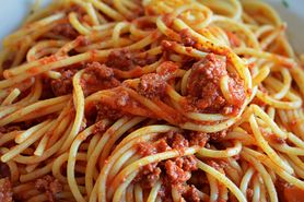 Spaghetti włoskie z mięsnym sosem