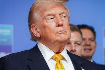 Cła Trumpa. USA oddają 81 mld dol. Sąd Najwyższy uznał je za nielegalne