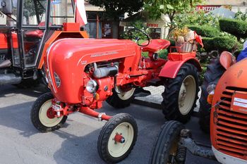 Jelenia Góra: V Izerski Zlot Traktorów za nami. Zobaczcie zdjęcia paradujących maszyn rolniczych, wśród nich nawet Porsche