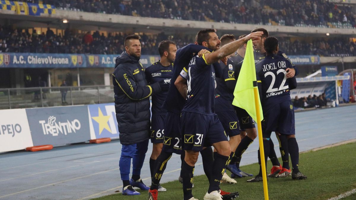 radość piłkarzy Chievo po strzeleniu bramki przeciwko Lazio