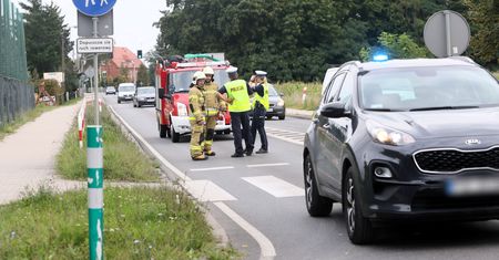 Kolizja z udziałem minister zdrowia. Rowerzysta zabrany do szpitala