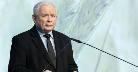 Kwota zarobków Kaczyńskiego zwala z nóg. A jeszcze dostanie podwyżkę!