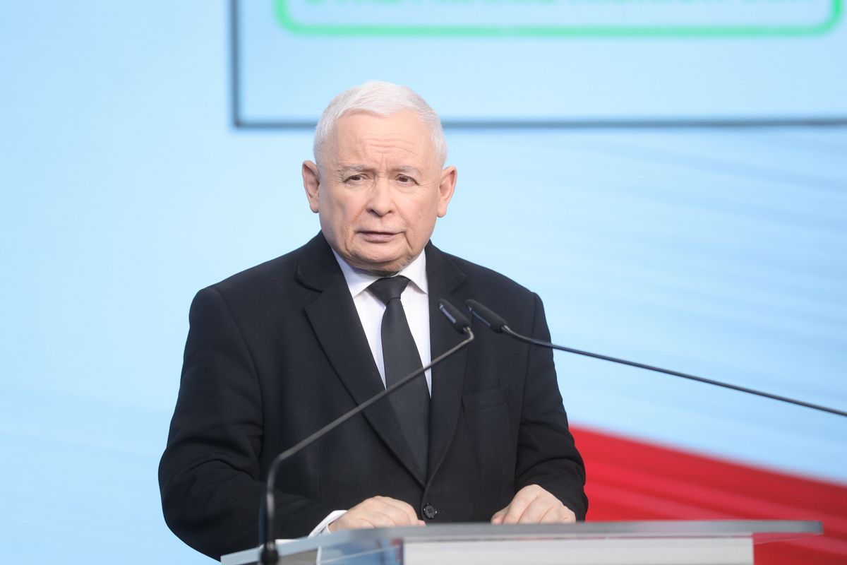 Kaczyński uderza w Hołownię
