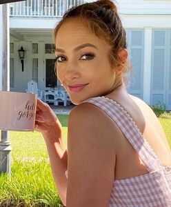 J.Lo pokazała paznokcie. French odchodzi do lamusa?
