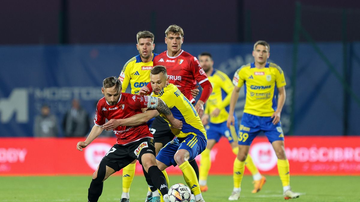 Twitter / Arka Gdynia / Na zdjęciu: Arka Gdynia musi odłożyć świętowanie awansu