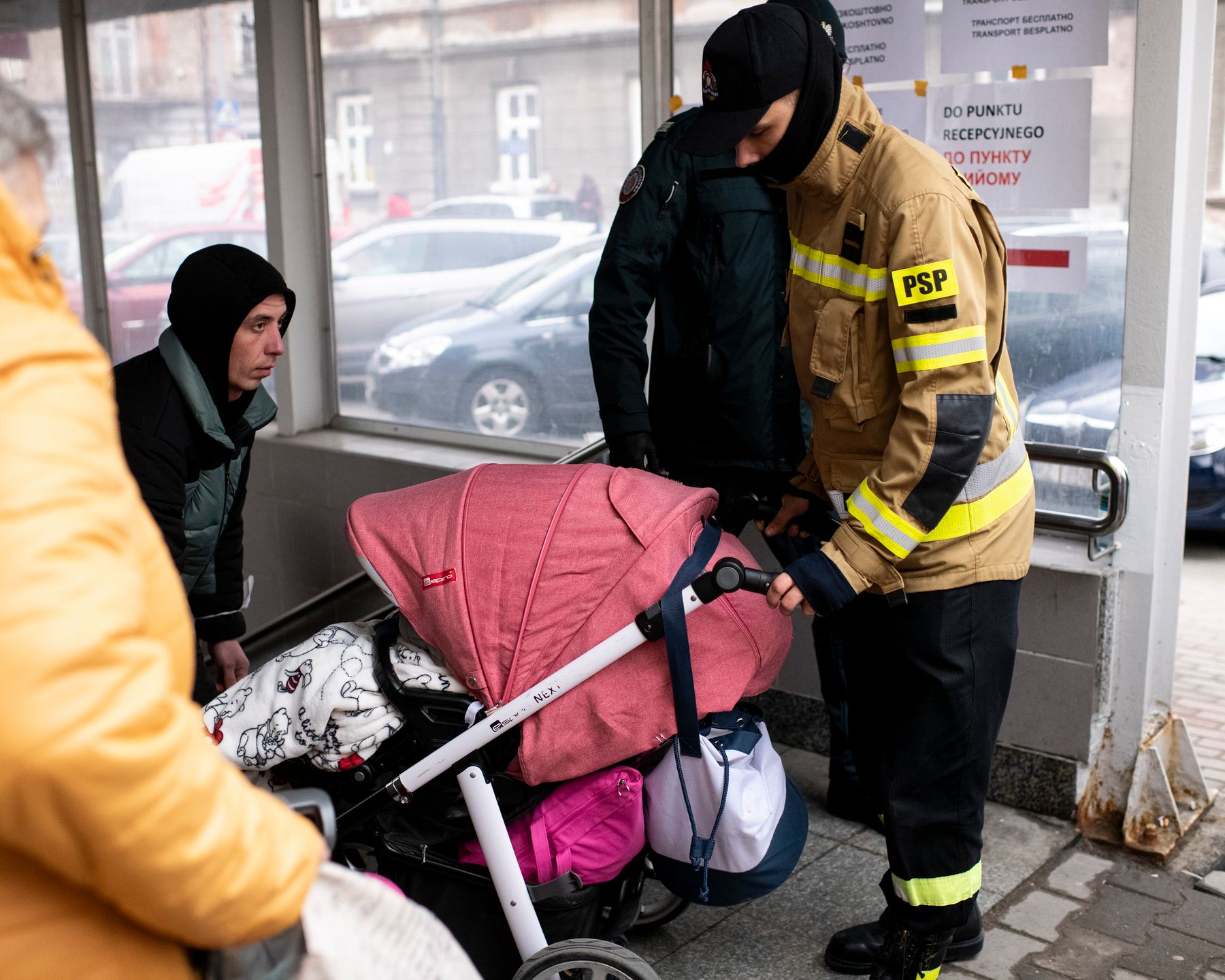 Wojna na Ukrainie: Uchodźcy otrzymali pomoc w Przemyślu. Te obrazy wzruszają 5