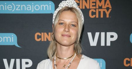 Naprawdę to zrobiła! Aleksandra Domańska zdjęła biustonosz i wskoczyła do jeziora [WIDEO]
